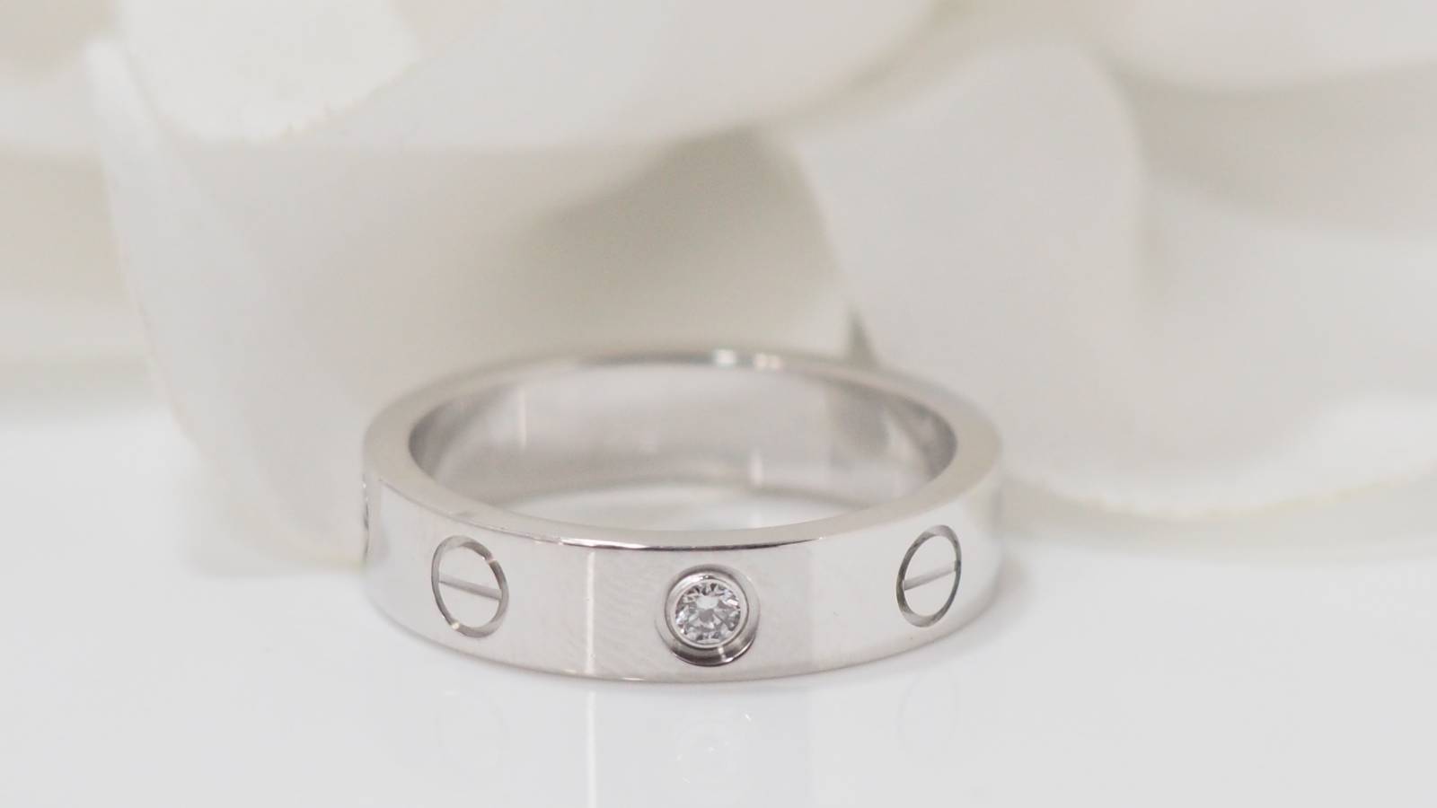 Bague Cartier Love en or blanc et diamant pr s du Vieux Port de