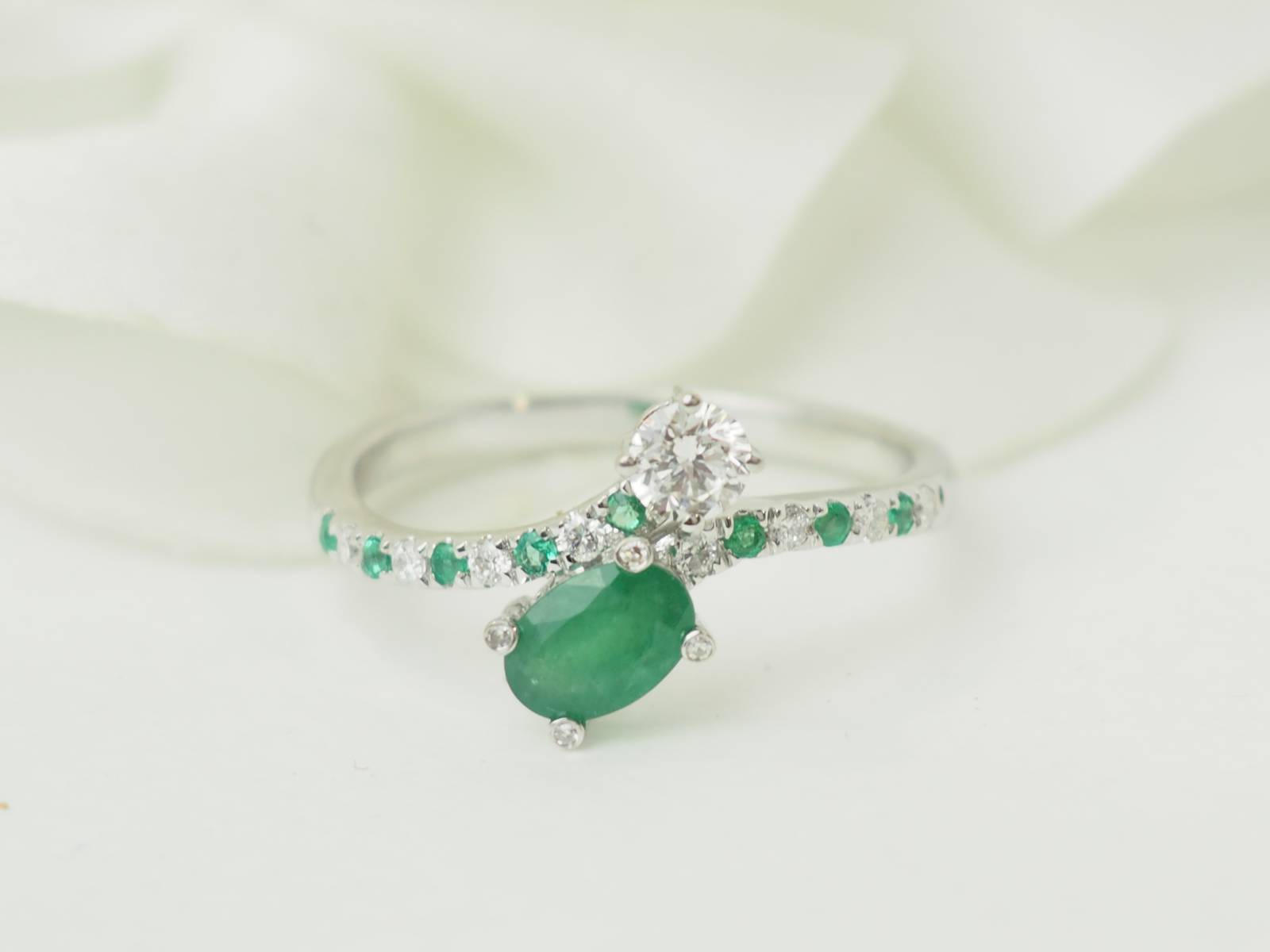 Bague Mauboussin Duo d’Espérance en or blanc émeraude et diamants