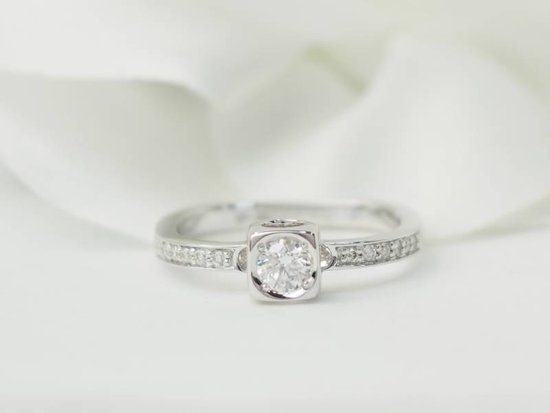 Bague Dinh Van en or blanc et diamants