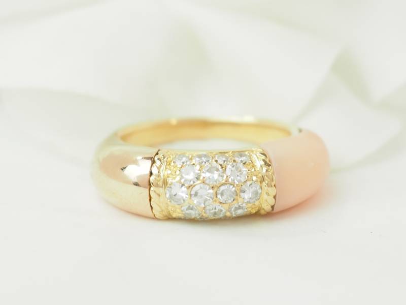 Bague Van Cleef & Arpels, collection Philippine en or jaune et corail